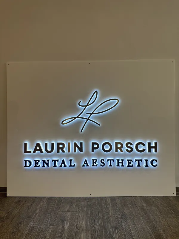 3D Leuchtbuchstaben frontbeleuchtet fuer Ladenfassade